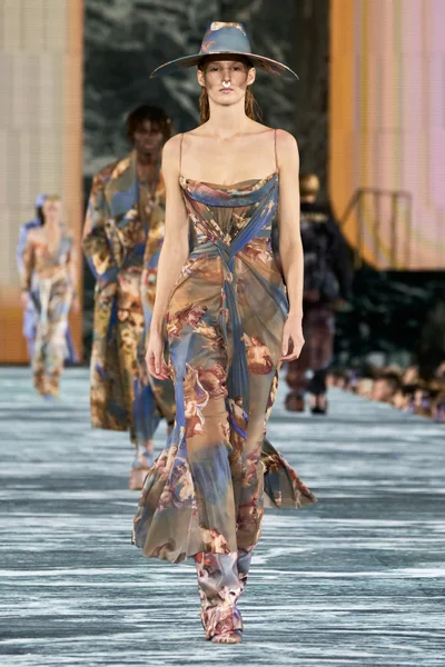 Look 64